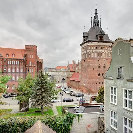 6 Old Town Apartment *